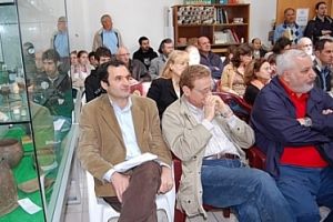  Nel pubblico in sala erano presenti numerosi studiosi e ricercatori di diverse Università e Dipartimenti (Siena, Firenze, Napoli, Perugia etc.) che hanno preso parte al dibattito conclusivo. 