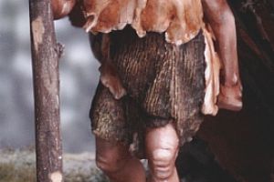  il neandertaliano anziano, dentro la capanna