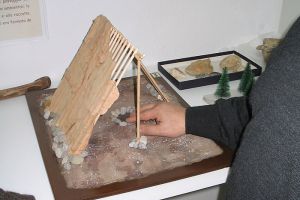Reperti tattili: modello di capanna preistorica